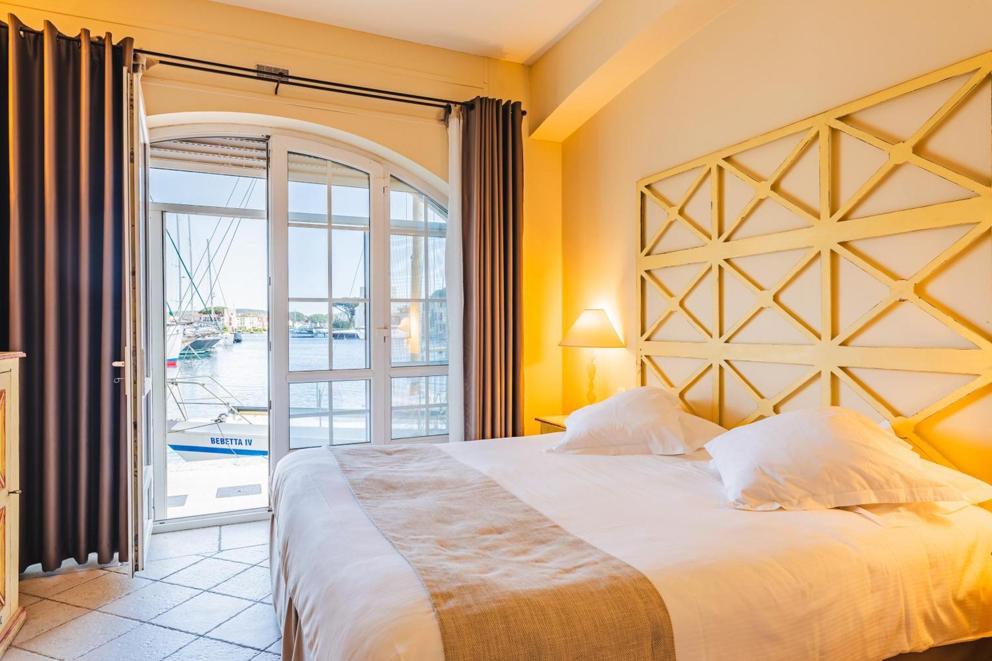 Le Suffren Hotel Grimaud Bagian luar foto