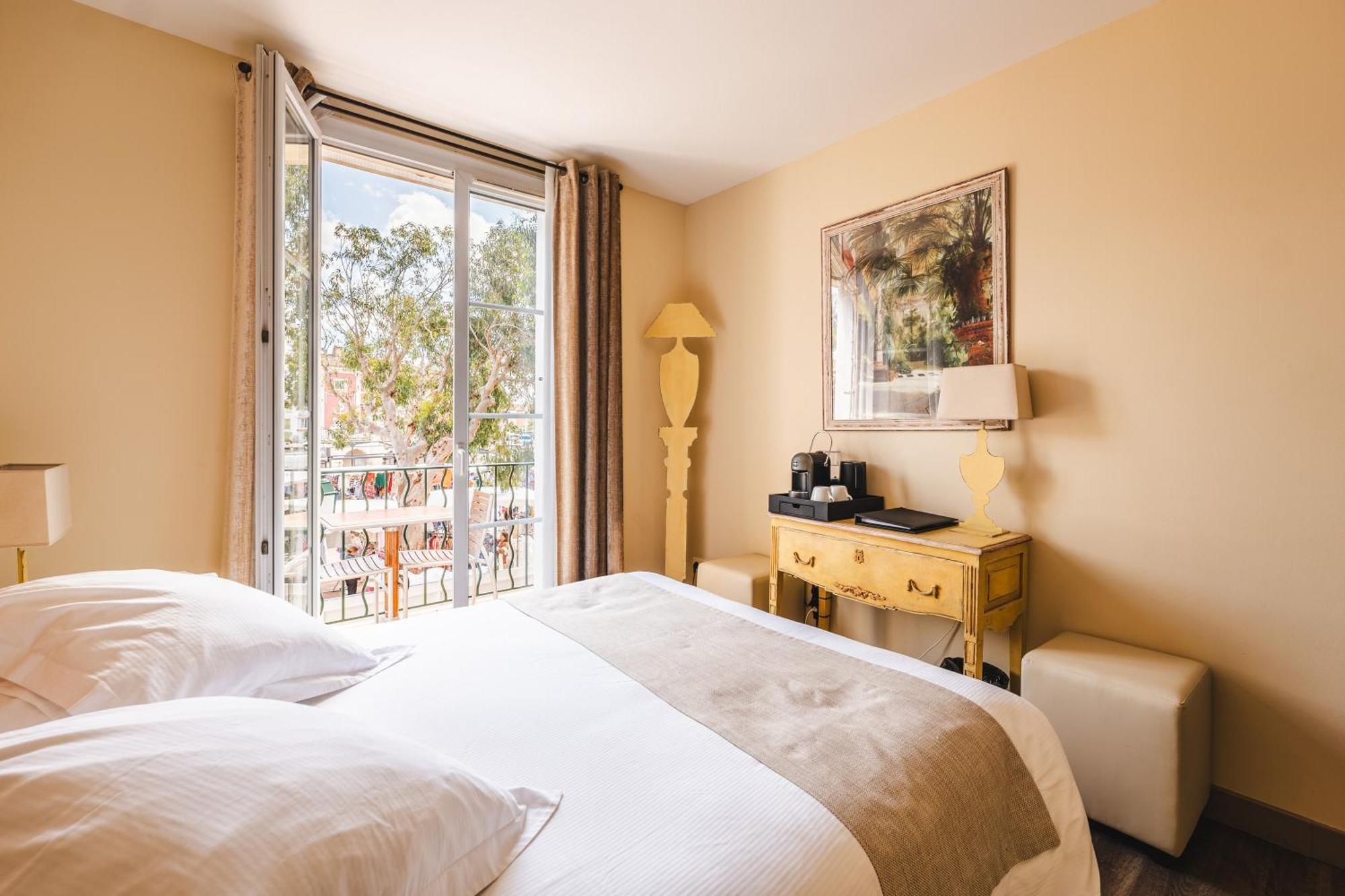 Le Suffren Hotel Grimaud Bagian luar foto