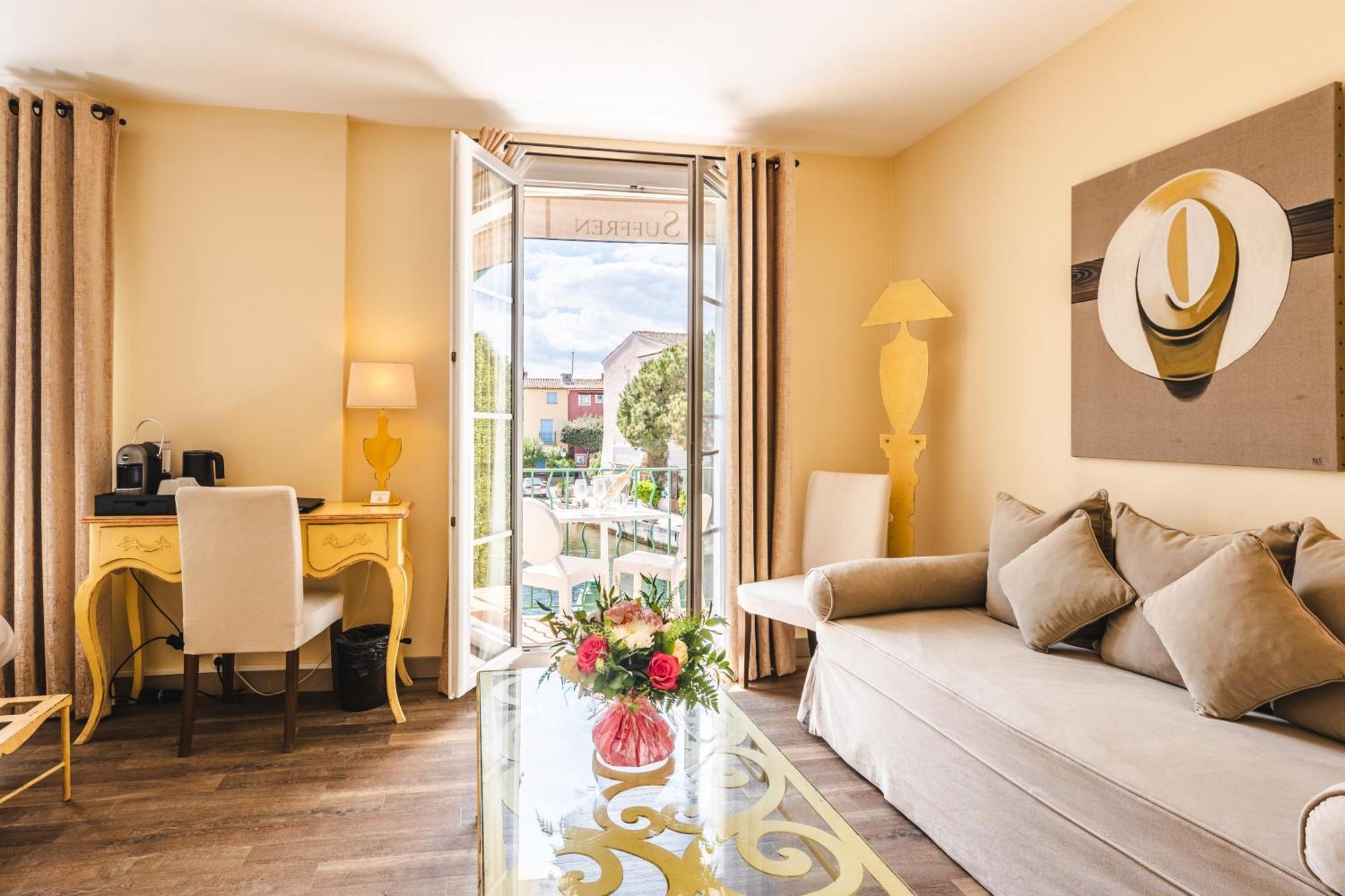 Le Suffren Hotel Grimaud Bagian luar foto
