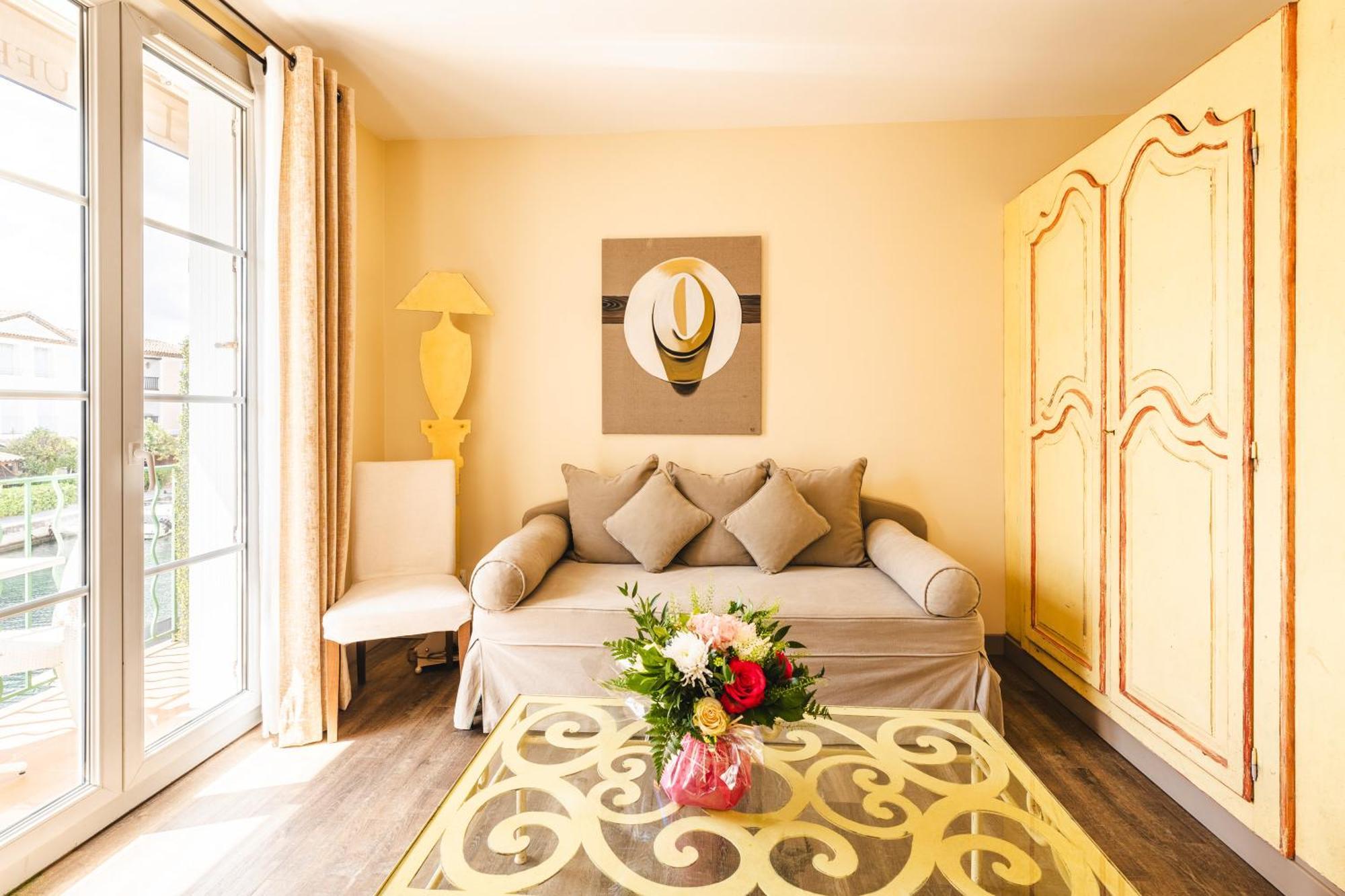 Le Suffren Hotel Grimaud Bagian luar foto