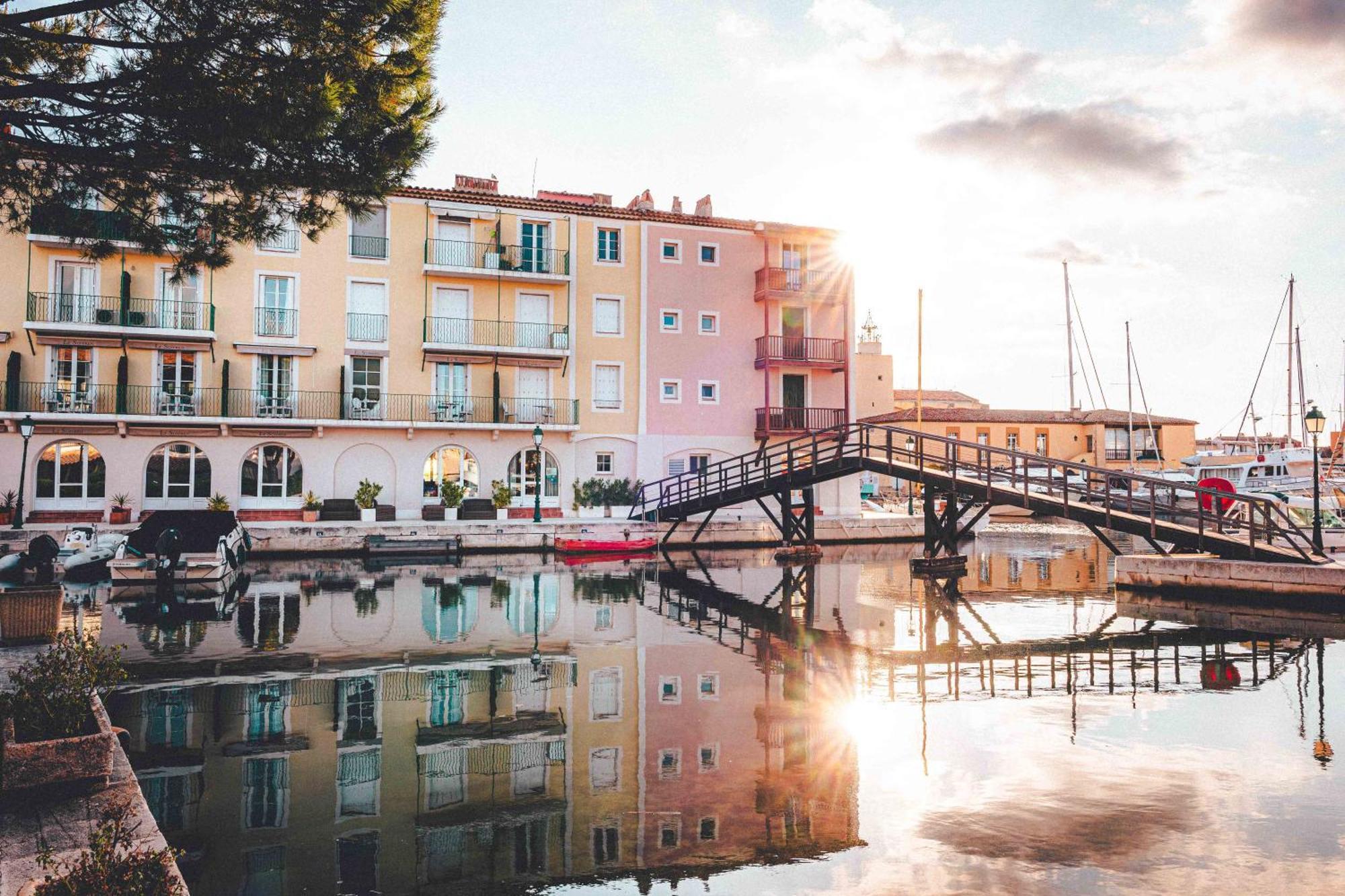 Le Suffren Hotel Grimaud Bagian luar foto