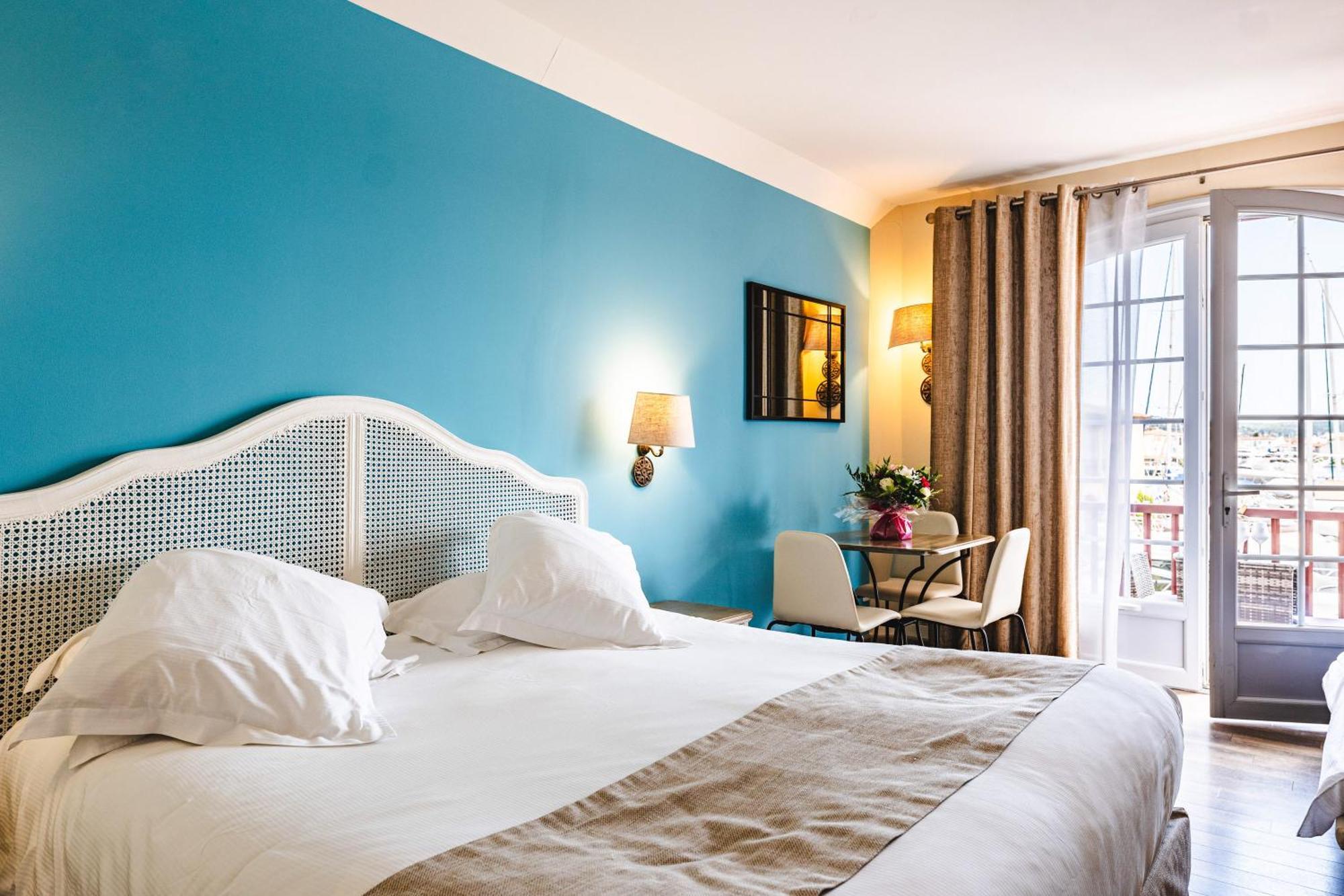 Le Suffren Hotel Grimaud Bagian luar foto