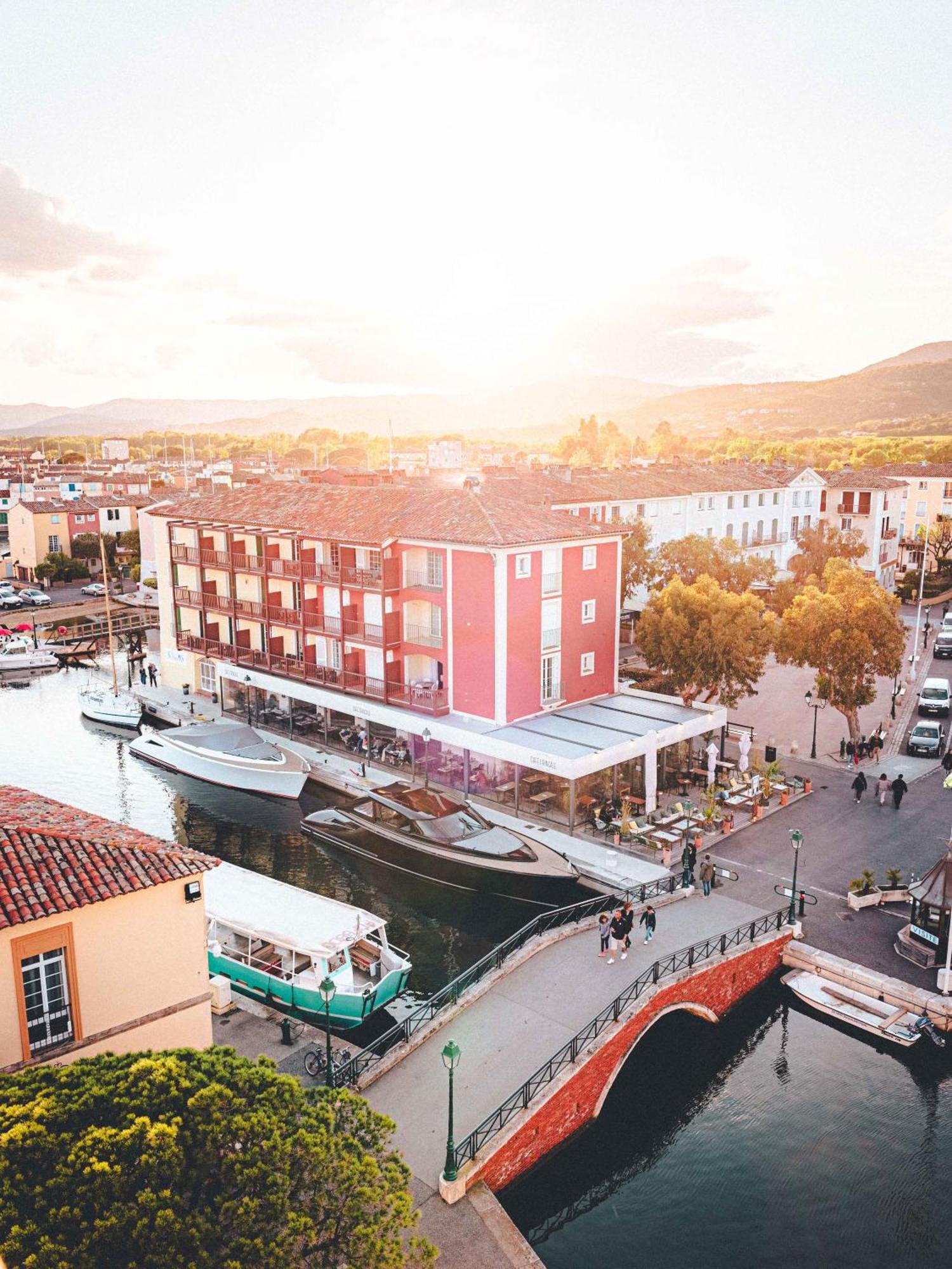 Le Suffren Hotel Grimaud Bagian luar foto