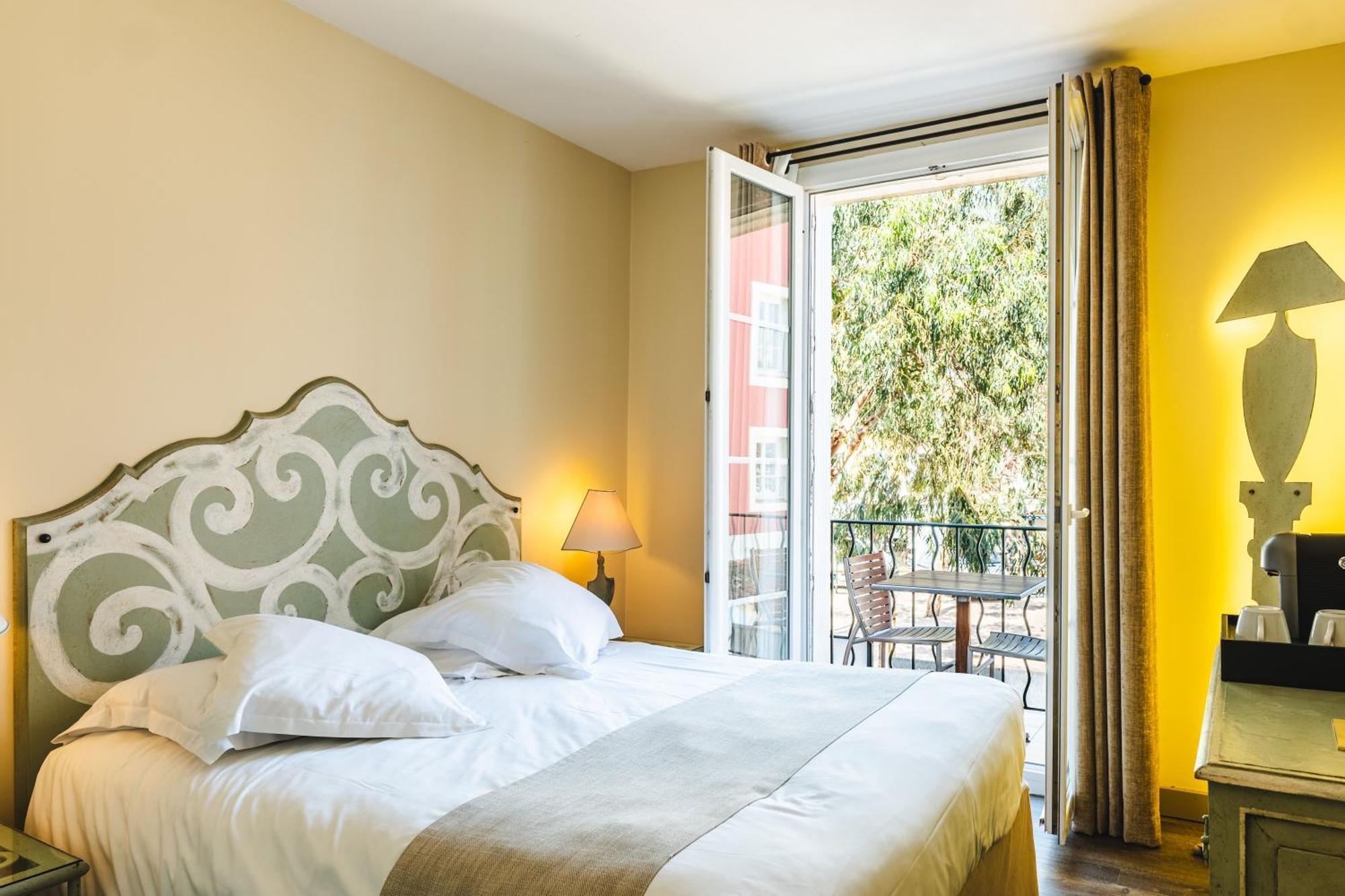 Le Suffren Hotel Grimaud Bagian luar foto
