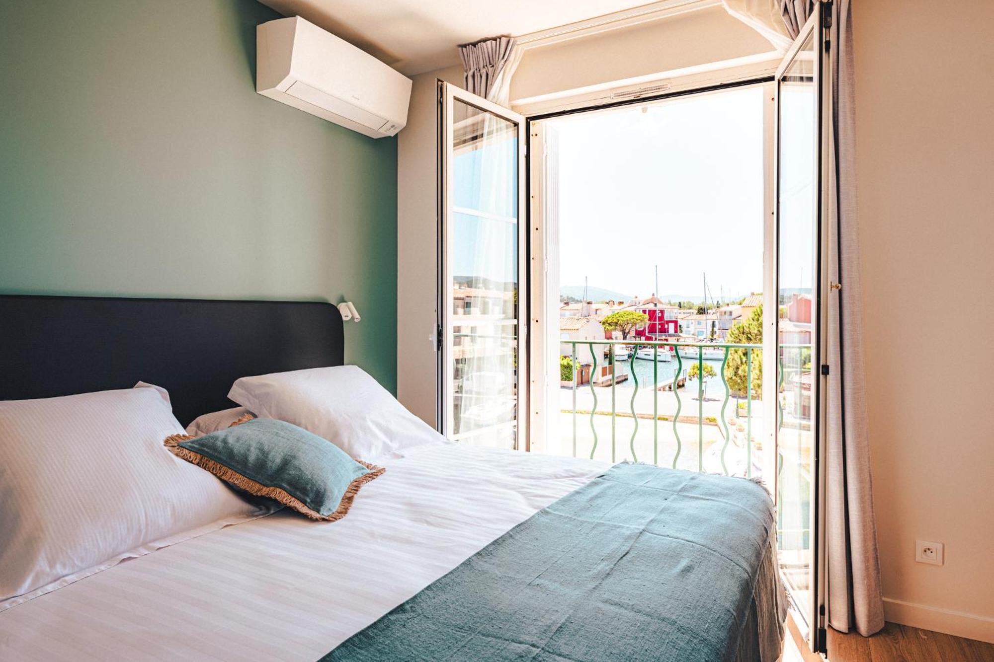 Le Suffren Hotel Grimaud Bagian luar foto