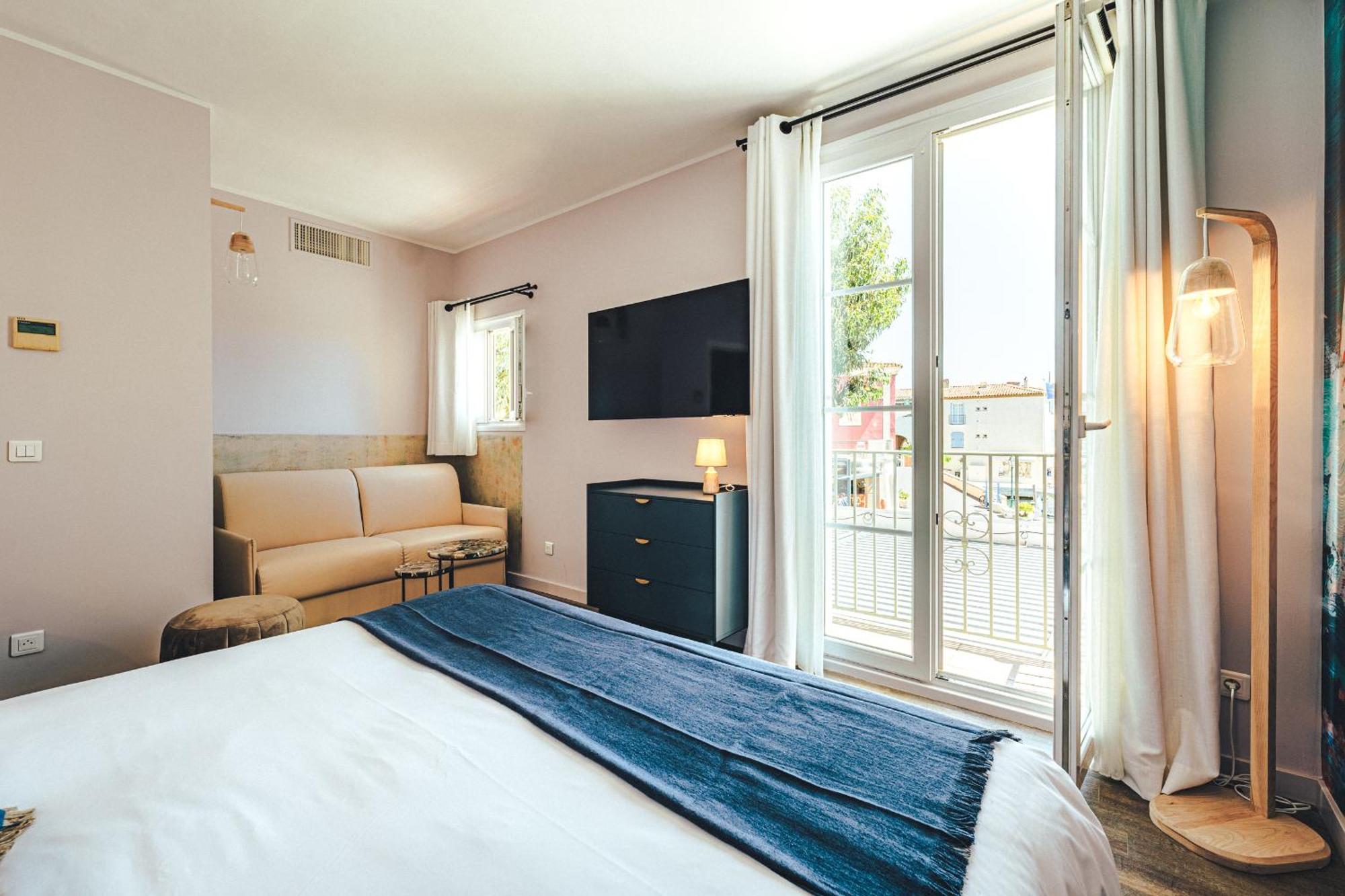Le Suffren Hotel Grimaud Bagian luar foto