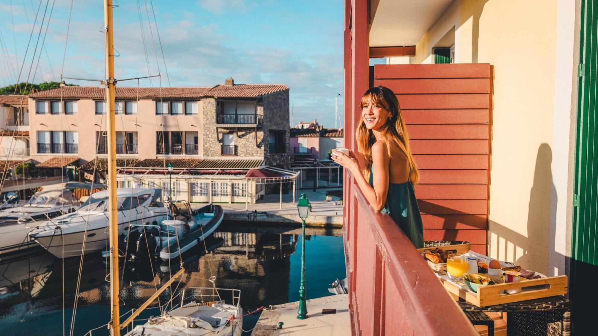 Le Suffren Hotel Grimaud Bagian luar foto