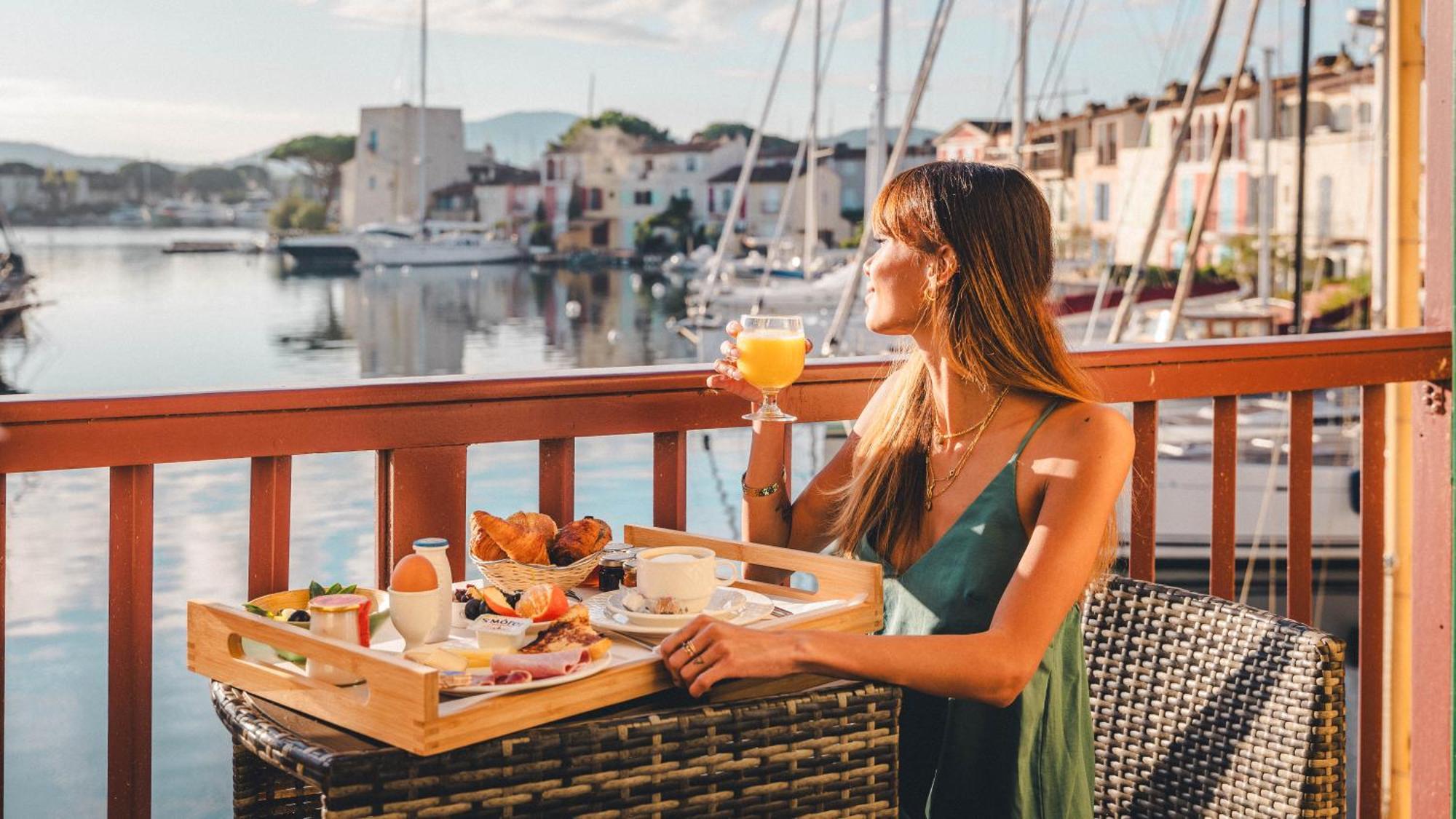 Le Suffren Hotel Grimaud Bagian luar foto